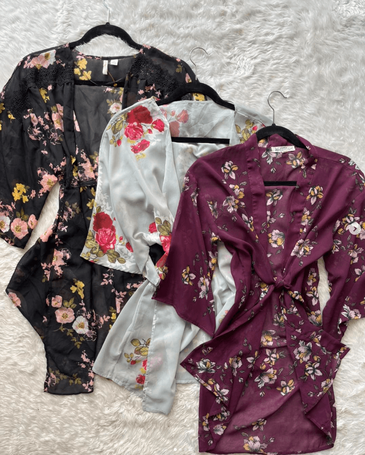 Kimono verde menta con rosas rojas imagen 2